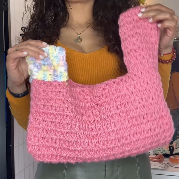 PINK Japanese knot crochet handmade handbag - Picture 3 of 3